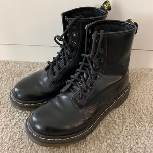 1460 Dr. Martens Smooth Leather Black Womens’ Six